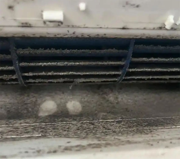 塔河空调吹的风有股烧焦味是怎么回事